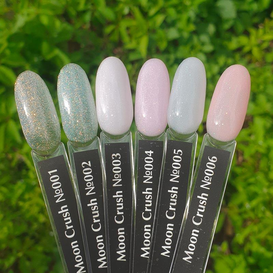 Гель-лак Komilfo Moon Crush 002 (оранжево-зелені блискітки, прозорий), 8 мл, Об`єм: 8 мл
, Колір: 0023